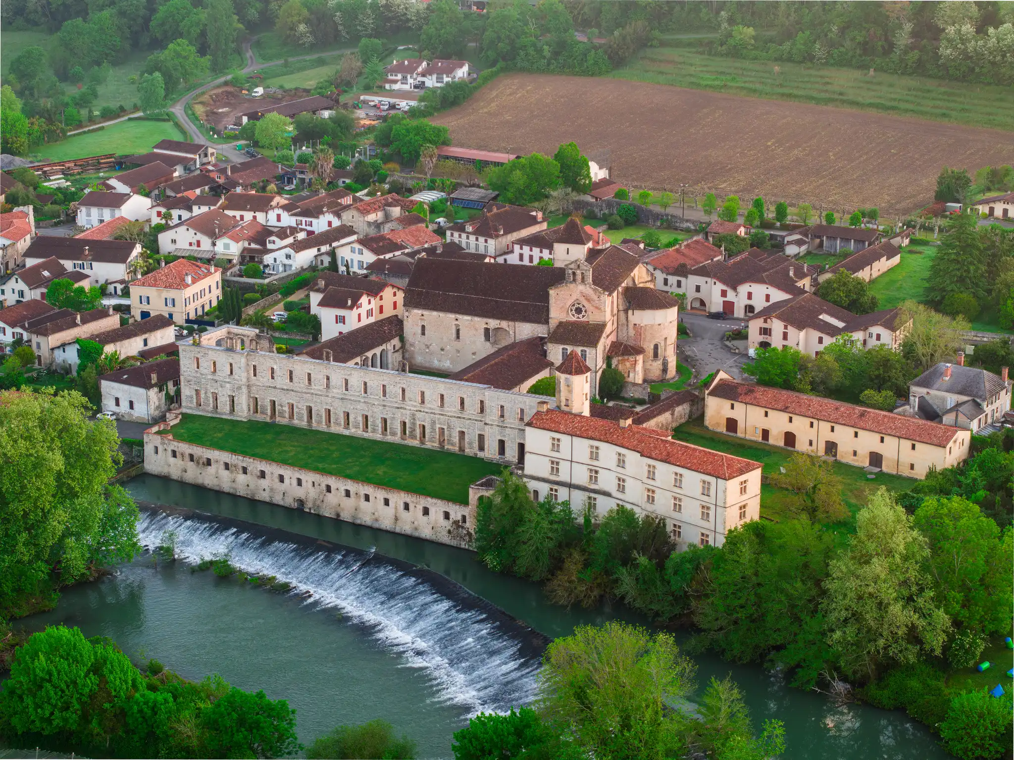 Vue aérienne de l'Abbaye de Sorde